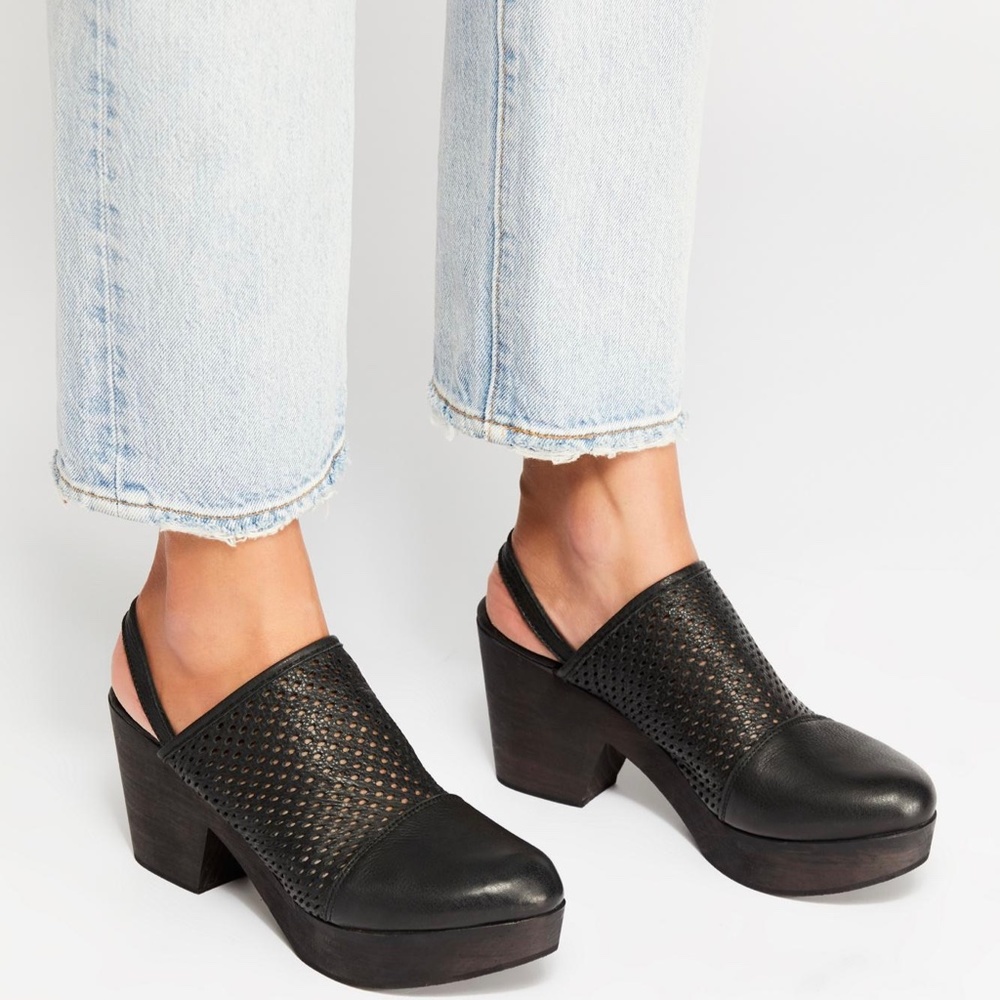 Free People Logan clogs Sz 38
